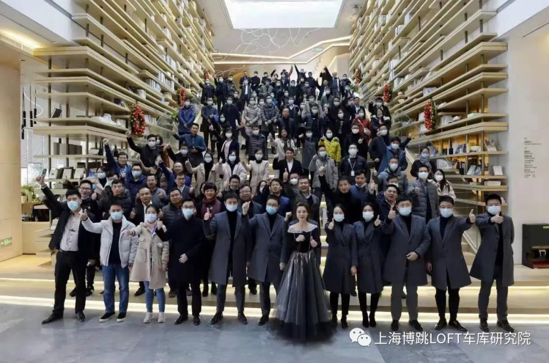 渝北全国一百多人在华侨城汉口道6号参观研讨LOFT专利车库技术！
